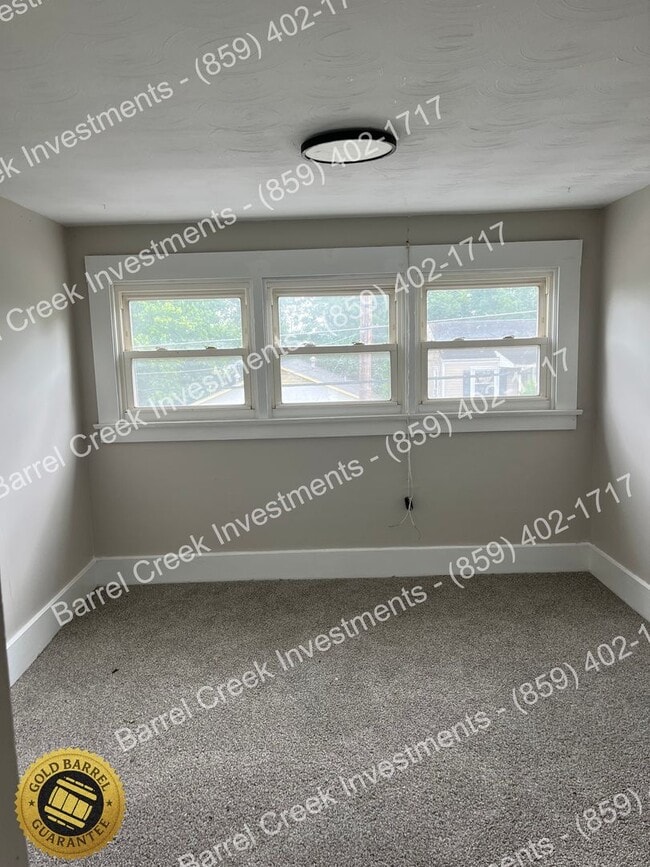 Building Photo - 4-Bed 1.5-Bath House + 2-Car Garage