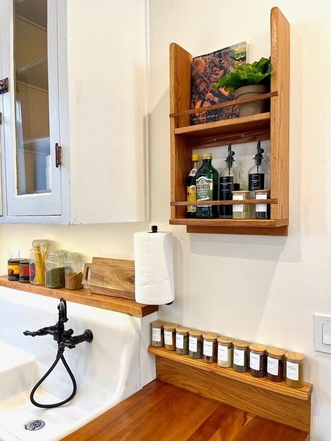 Building Photo - 3009 S Parnell Ave