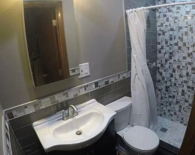 Building Photo - 235 Brookline St