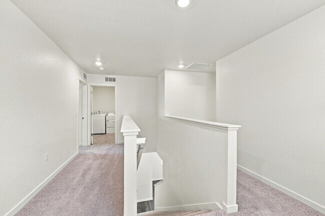 Building Photo - $2,845.95 with $300 Off the first month's rent, 4 Beds - 2.5 Baths, Single Family Home in Aurora ...