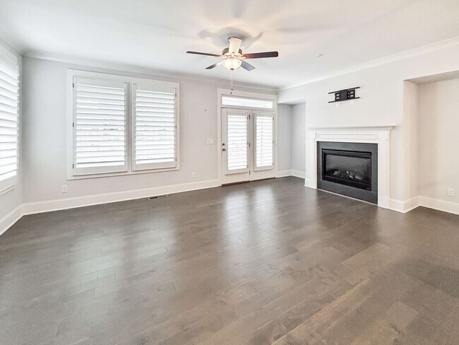 Building Photo - Beautiful 3 BR Townhome in Woodstock!