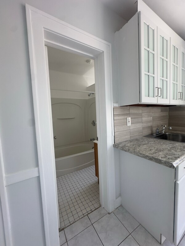 Building Photo - 819 S Jackson St