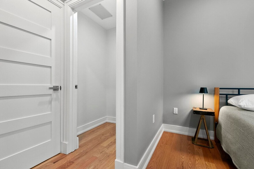 Building Photo - 10 Annapolis St