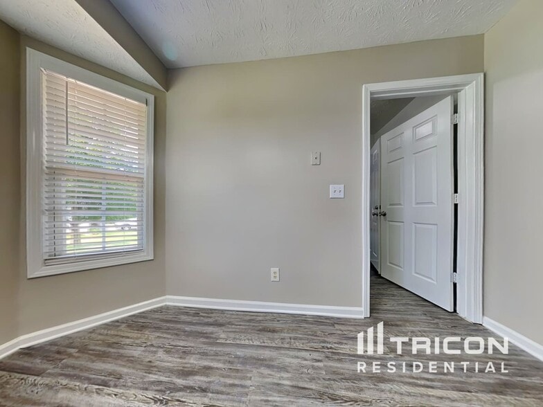 Building Photo - 2725 Archer Way