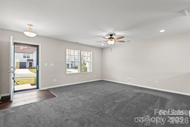 Building Photo - 134 Clove Hitch Dr