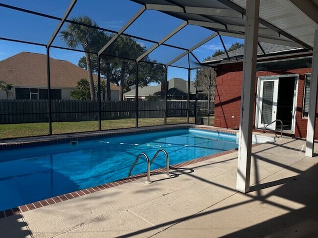 Building Photo - Fabulous Home in Gulf Breeze