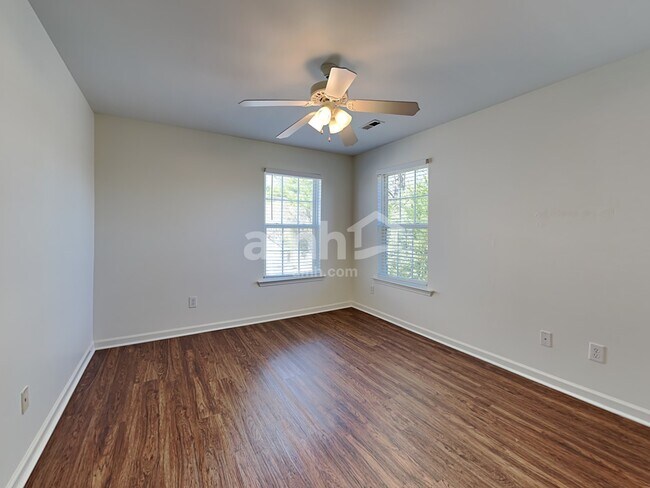 Building Photo - 8 Red Jonathan Ct