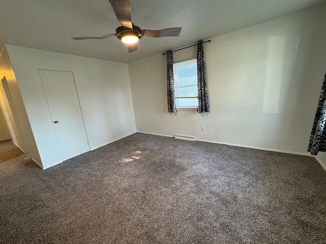 Building Photo - Now Renting in Springfield: 3 Bed and 1 Ba...