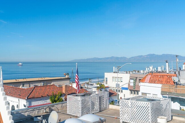 Building Photo - Warm & Inviting Manhattan Beach Rental Home!