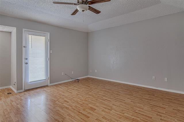 Building Photo - 833 Springhill Dr
