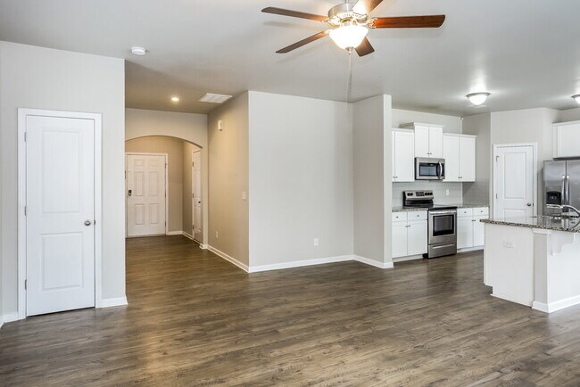 Building Photo - 204 Neal Dr