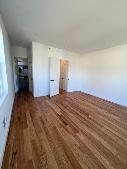 Building Photo - 125 Broughton Ave