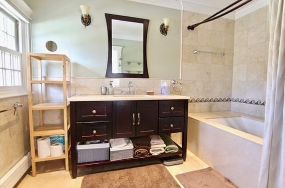 Building Photo - 34 Bates St