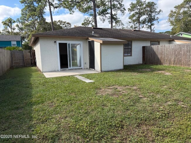 Building Photo - 1335 Violet St