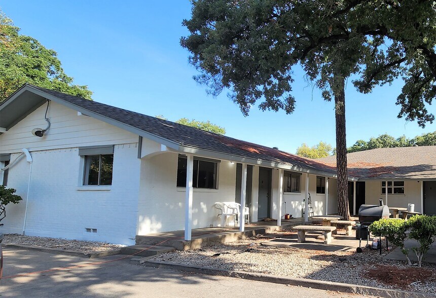 Loraine Place Apartments 5005 NE Loraine St Haltom City TX 76117