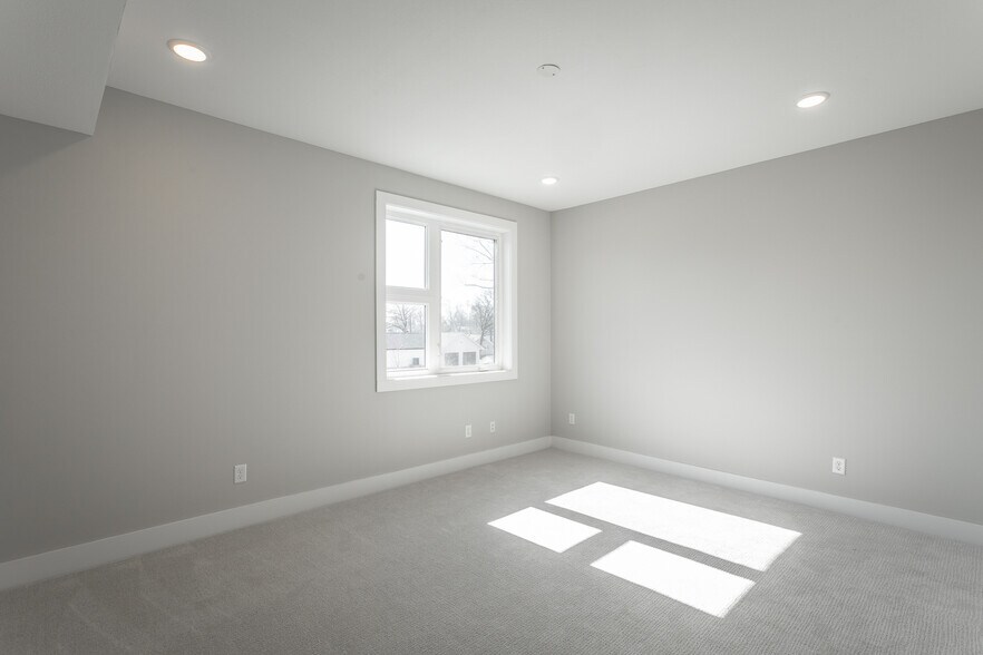 Building Photo - 7175 Garden Grove Way