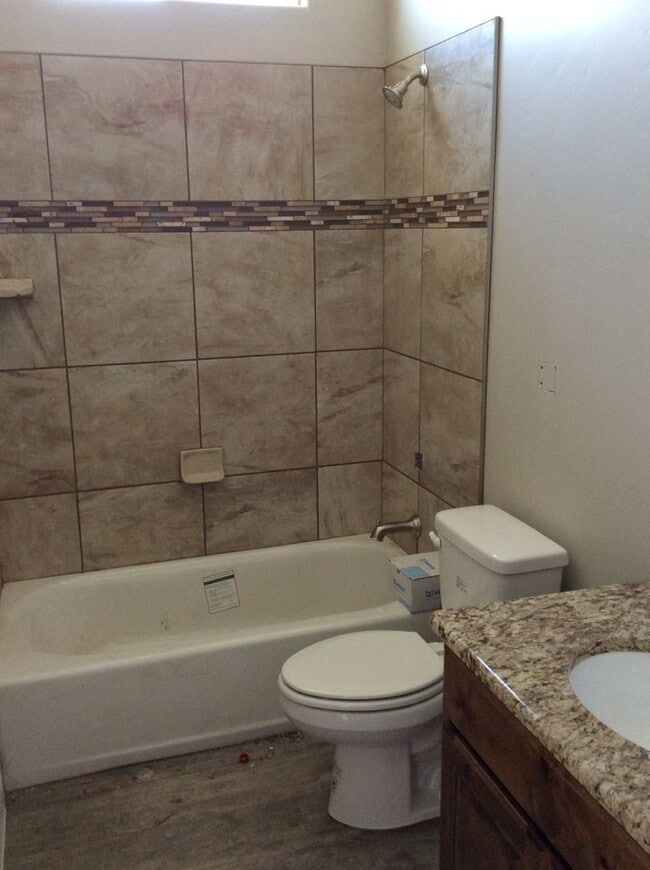 Building Photo - Townhome in Hurricane