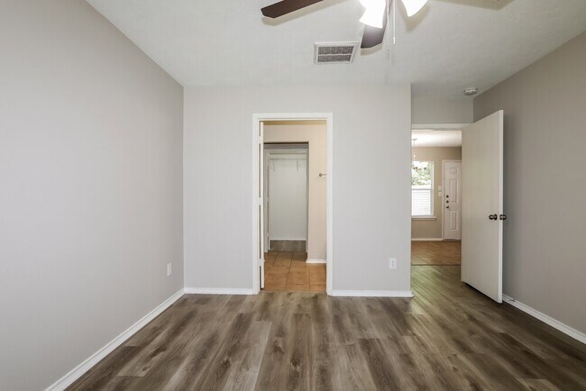 Building Photo - 33103 Cottonwood Bend