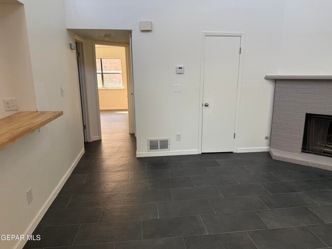 Building Photo - 1531 Common Dr