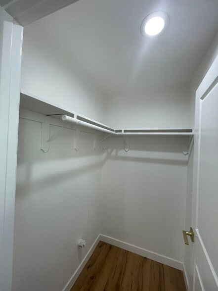 Building Photo - 1346 W 37th St