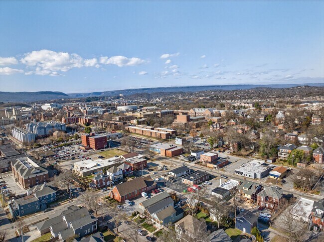 Building Photo - 823 McCallie Ave
