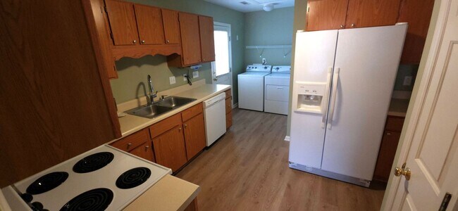 Building Photo - 137 Westmont Dr