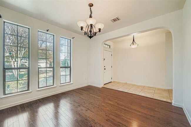 Building Photo - 212 Great Cir Cove