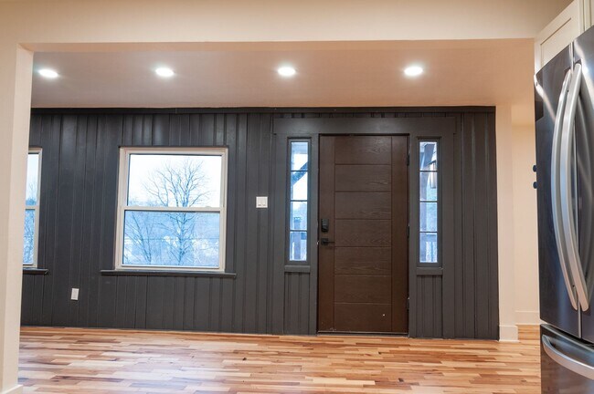 Building Photo - 3br/2bath Custom Remodeled Home Near Okemo