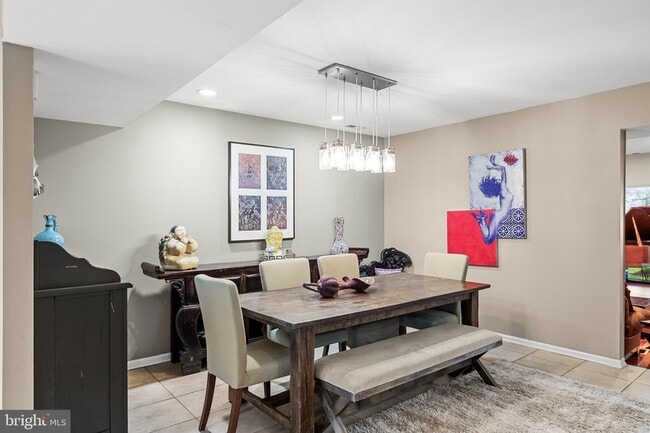 Building Photo - 1410 Chanticleer