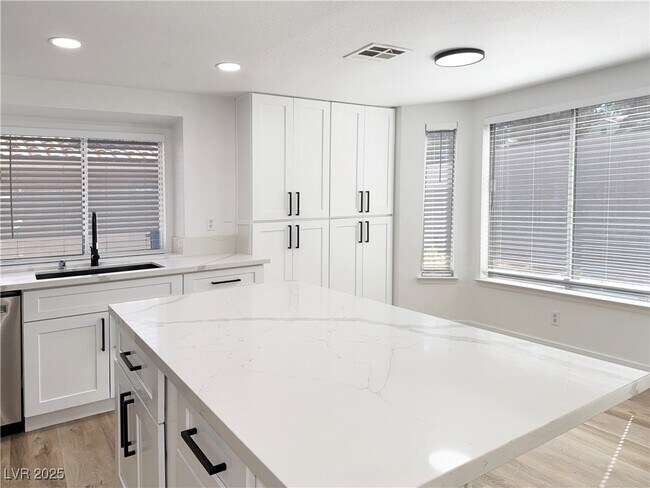 Building Photo - 80 Sea Holly Way