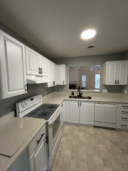 Building Photo - 3016 Weatherby Ct