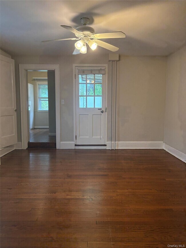 Building Photo - 19 Hall Ave