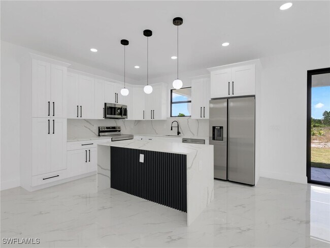 Building Photo - 1119 Earhart St E