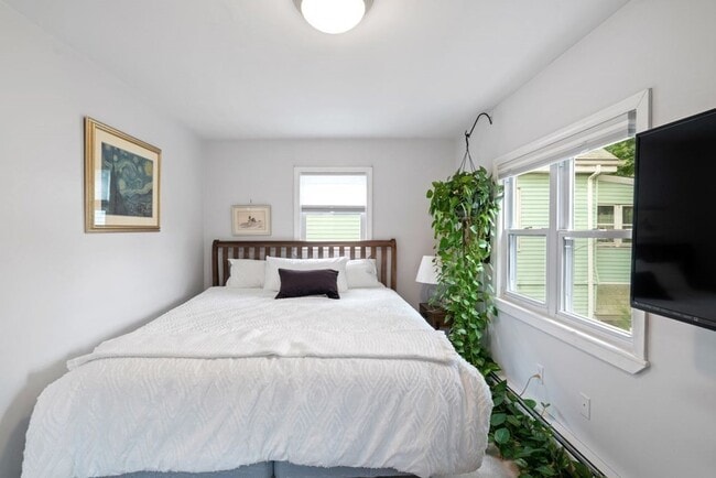 Building Photo - 45 Magoun St