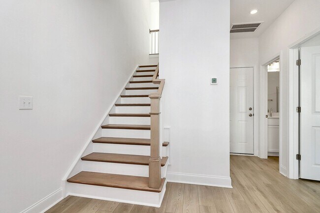 Building Photo - Stunning New Construction Townhome for Rent in Ballantyne