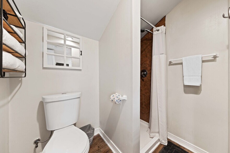 Building Photo - 110 Eglin Pkwy SE