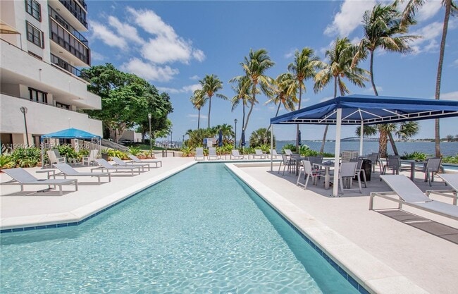 Building Photo - 2333 Brickell Ave