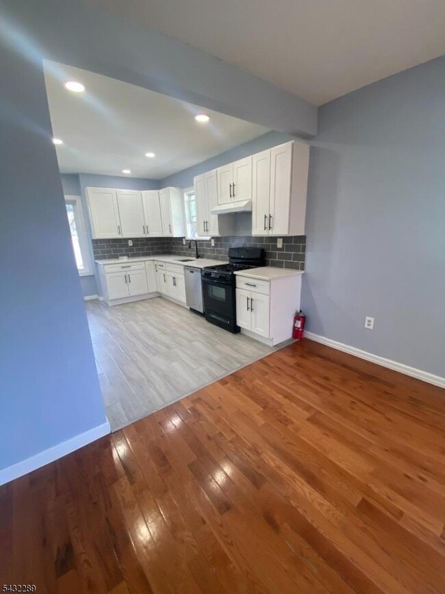 Building Photo - 17 Walnut Terrace