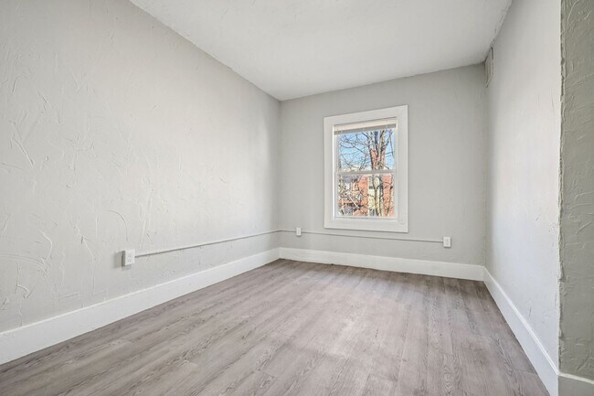 Building Photo - 71 Almont St