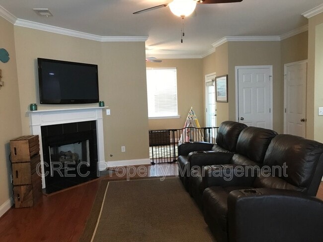 Building Photo - 4055 Hartland St