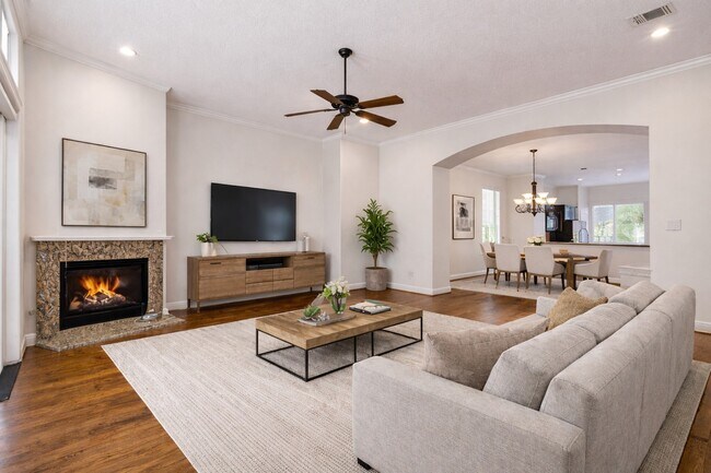 Building Photo - 5509 Darling St