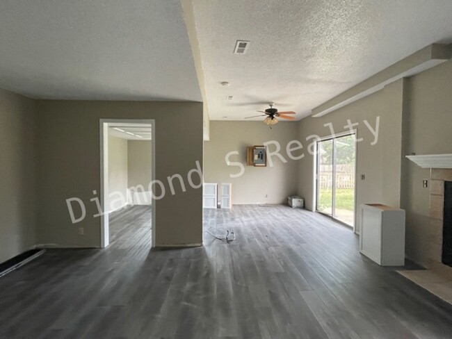 Building Photo - Updated 2 Bedroom Patio Home - Great Location