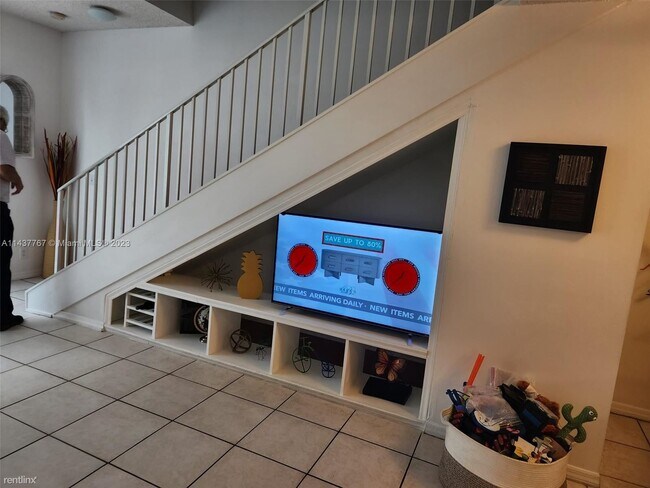 Building Photo - 2 br, 2.5 bath Townhome - 1050 Sorrento Dr...