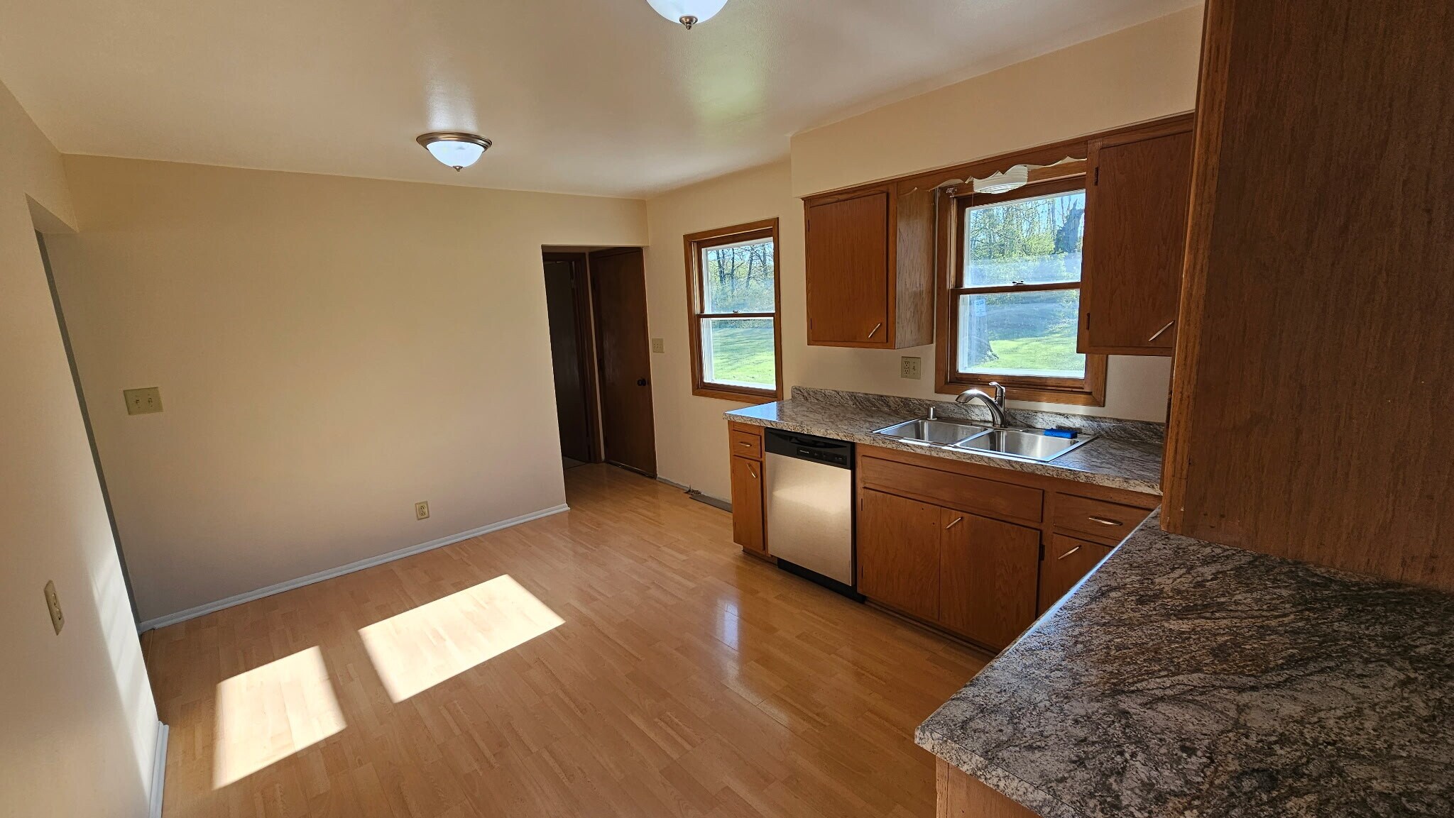 Building Photo - 499 Adeline Dr