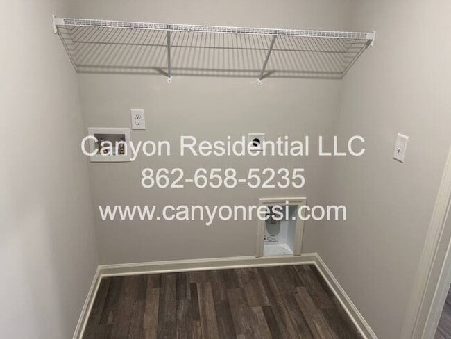 Building Photo - 535 Dayspring Dr