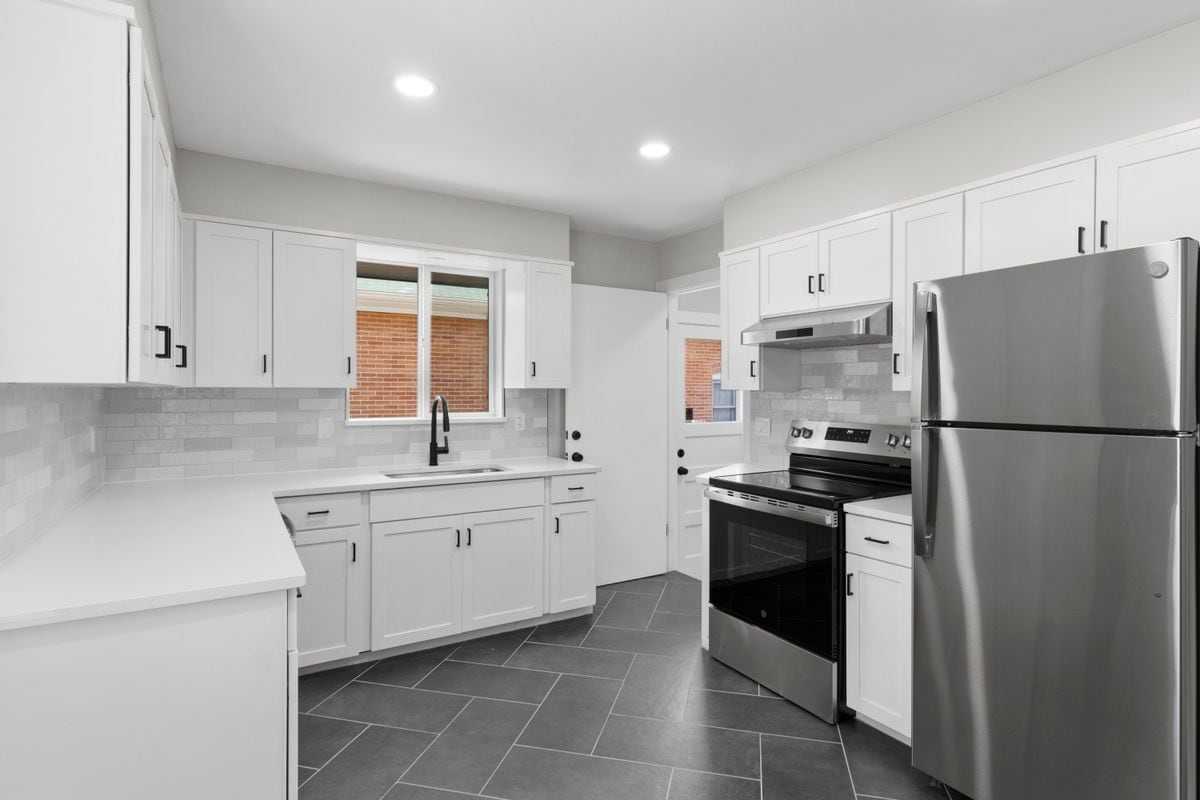 Building Photo - 2905 W 39th Ave