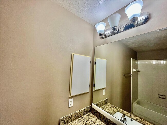 Building Photo - 146 Skycrest Dr