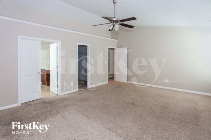 Building Photo - 132 Renville Pl