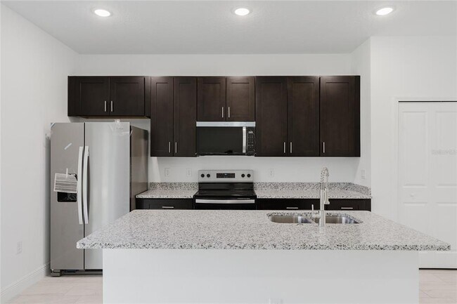 Building Photo - 627 W Glenhaven Dr