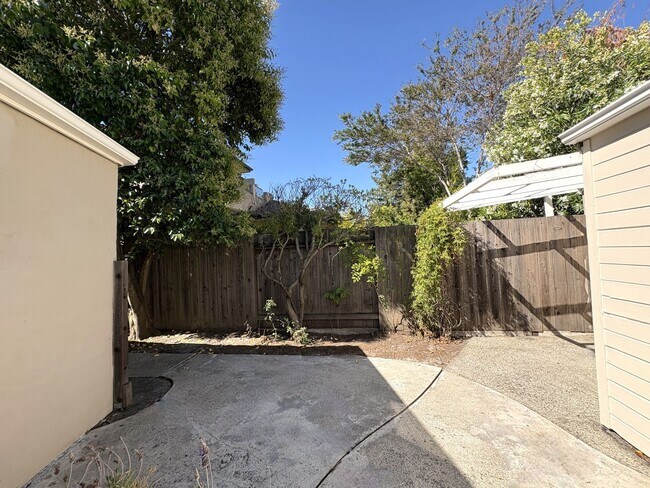 Building Photo - Charming Updated 4BR Home on Prime Corner ...